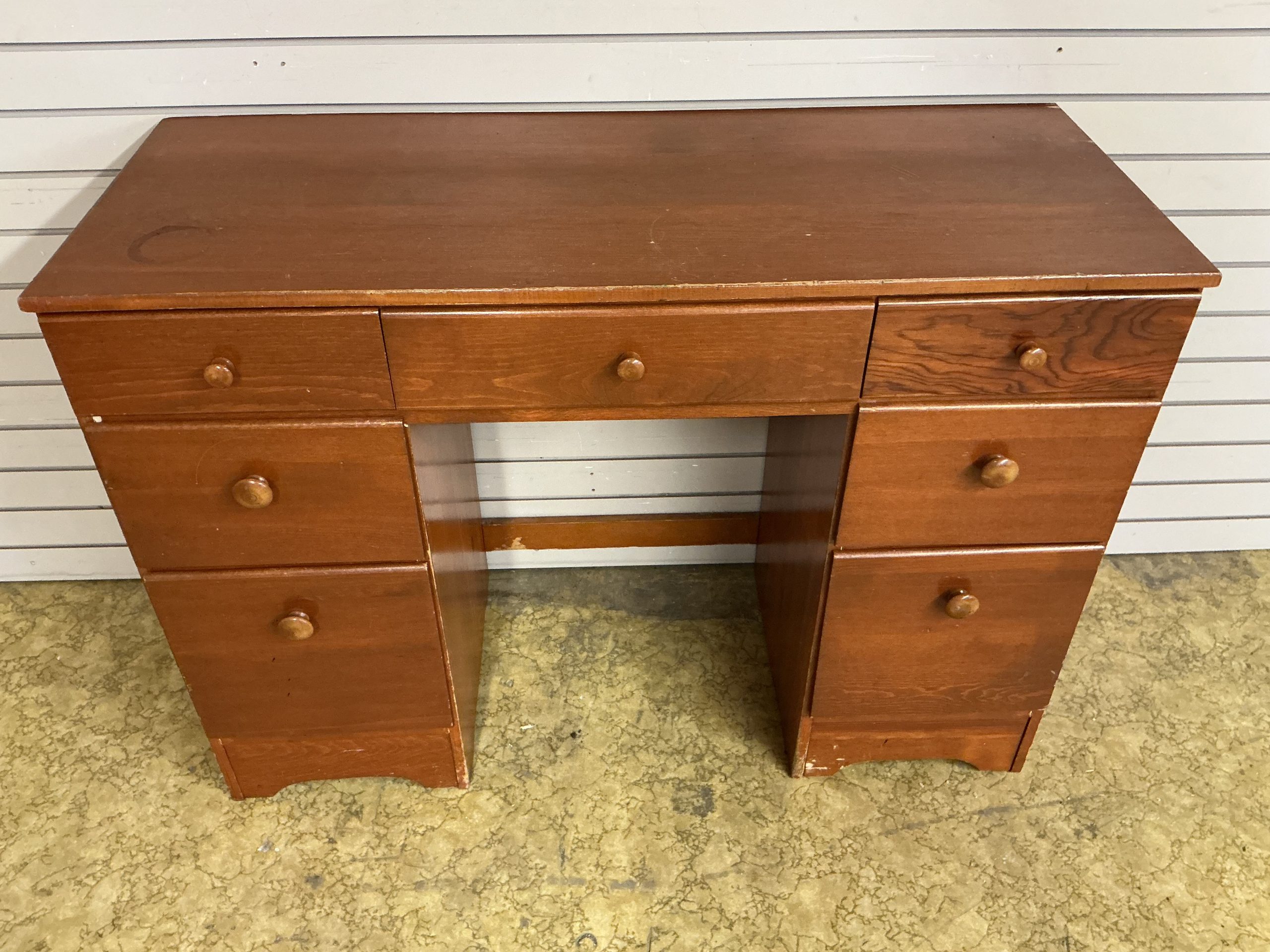 Cute lil' Dressing Table